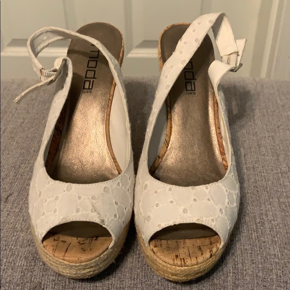 White wedges